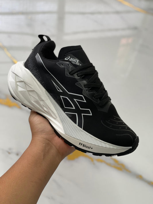 ASICS Cumulus – Ligereza y Estabilidad para Quienes Llegan Más Lejos